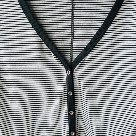 ❤️ Lululemon AweSoma Henley , gray/navy stripes, Size 6 E39 - Picture 5 of 8